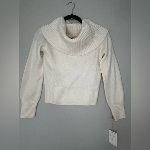 Jessica Simpson Sweaters - Jessica Simpson Cowl Neck Ivory Soft Pullover Sweater Womens Size XS NWT